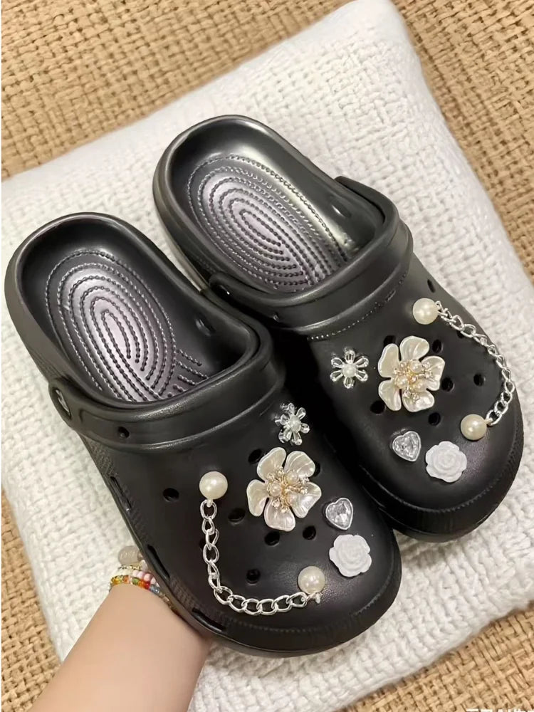 2025 new summer and autumn women's hole slippers wear pearl flower toe slippers with a sense of luxury