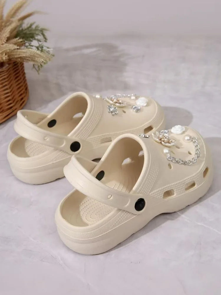 2025 new summer and autumn women's hole slippers wear pearl flower toe slippers with a sense of luxury
