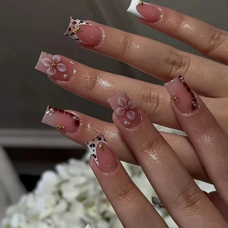 24pcs Retro 3D Flowers Press on Nails Sweet Cool Leopard Print Glue on Nails French Tip Fake Nails Elegant Short Square Nail Art