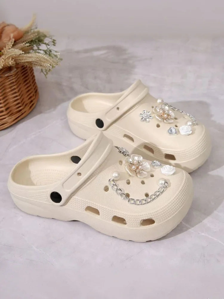 2025 new summer and autumn women's hole slippers wear pearl flower toe slippers with a sense of luxury