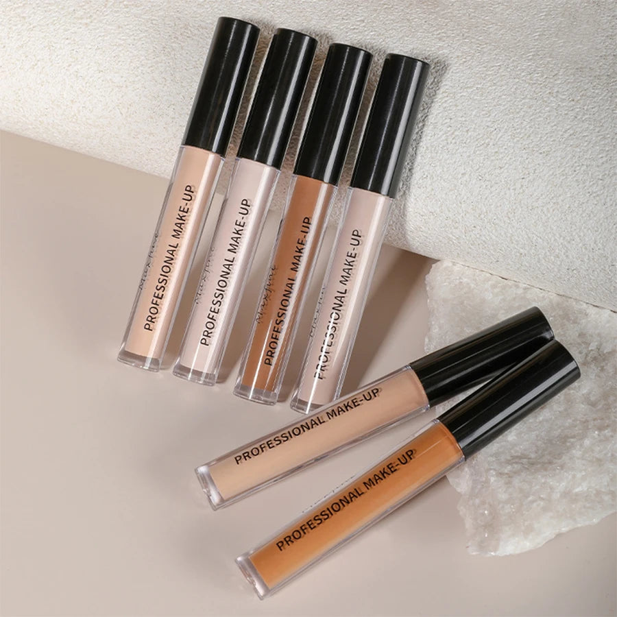 Logra un rostro impecable con nuestro corrector líquido profesional, diseñado para ofrecer alta cobertura desde la primera aplicación sin dejar sensación pesada.
